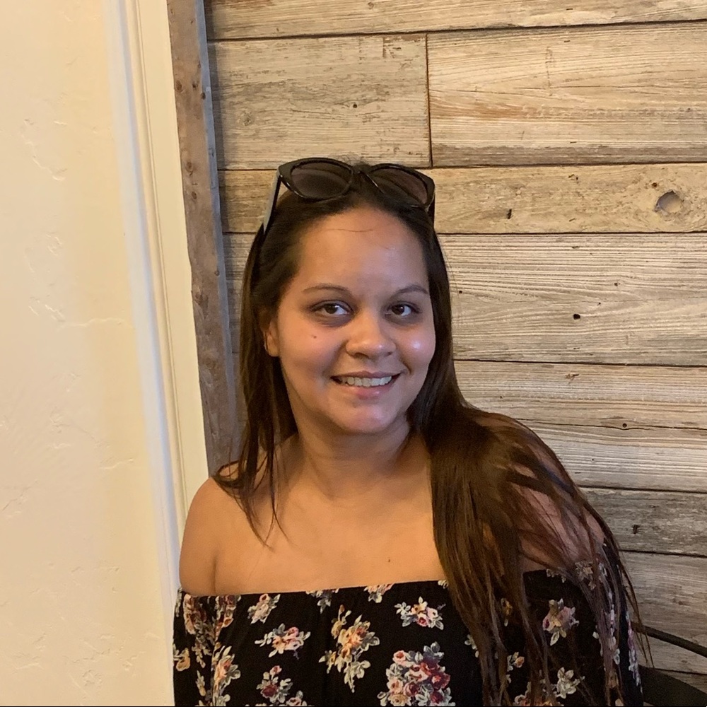 Meet your Posher, Dina